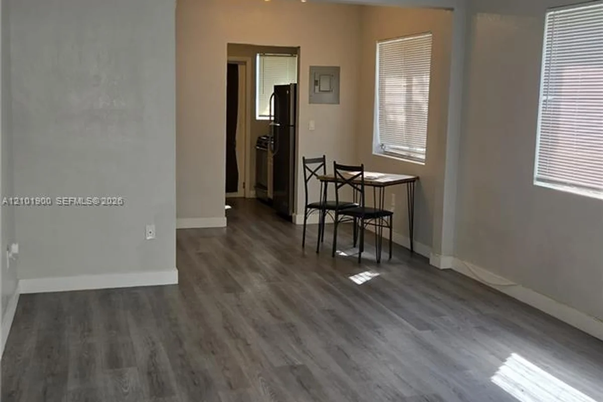 934 Meridian Ave #8, Miami Beach: photo 1 of 8