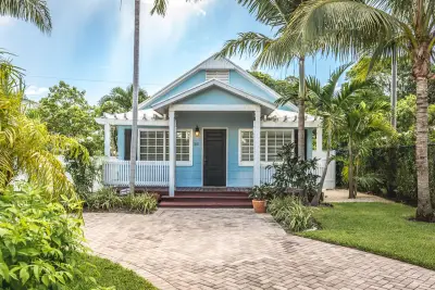 801 SE 3rd Ave, Delray Beach: photo 1 of 42