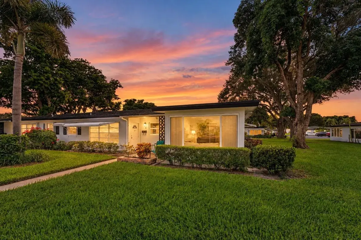 572 High Point Dr #D, Delray Beach: photo 1 of 40