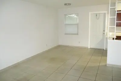 2640 Pierce St #5, Hollywood: photo 1 of 8