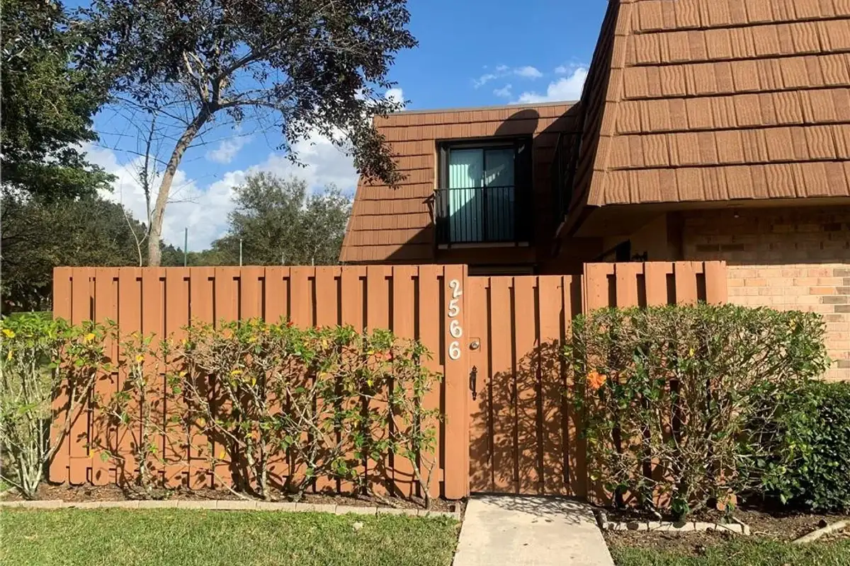 2566 Camelot Ct, Cooper City: photo 1 of 22