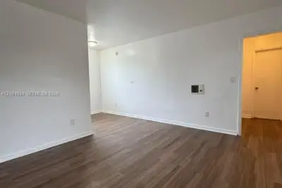 17031 NE 21st Ave #14, North Miami Beach: photo 1 of 4