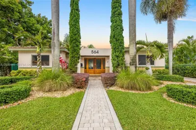 564 Palmetto Dr, Miami Springs: photo 1 of 52