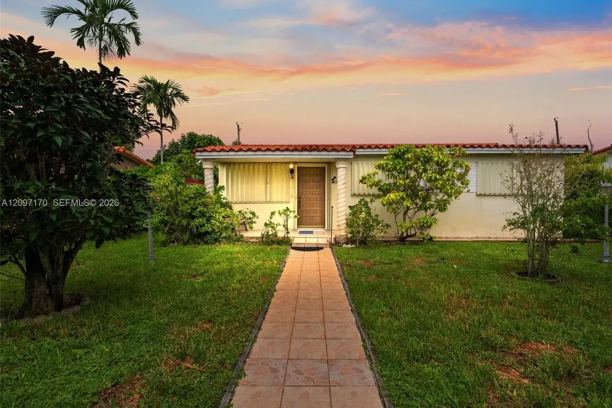 1075 W 32nd St, Hialeah: photo 1 of 25