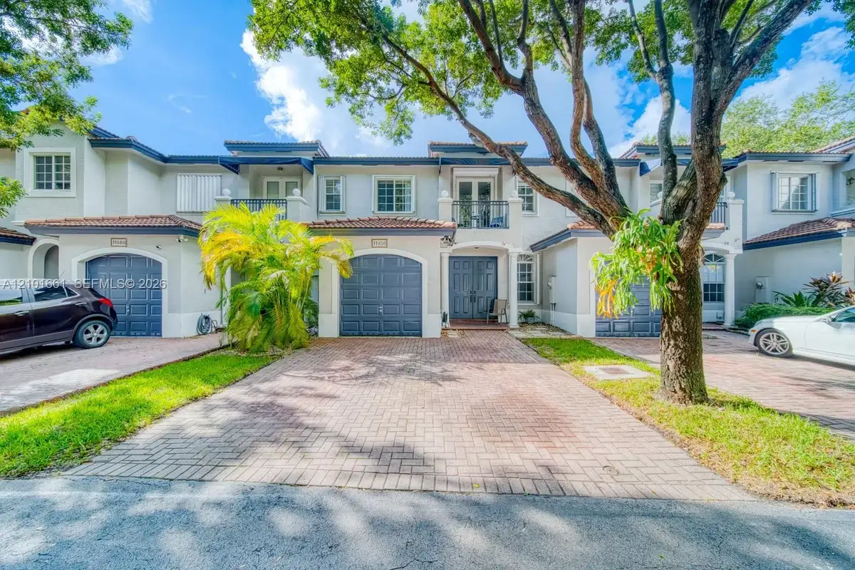 11956 SW 81st Ln, Miami: photo 1 of 33
