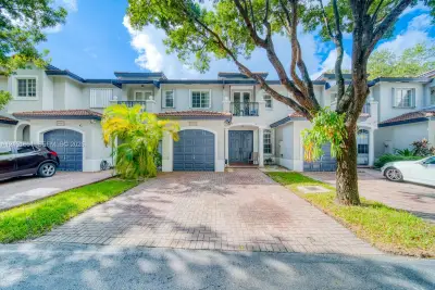 11956 SW 81st Ln, Miami: photo 1 of 33