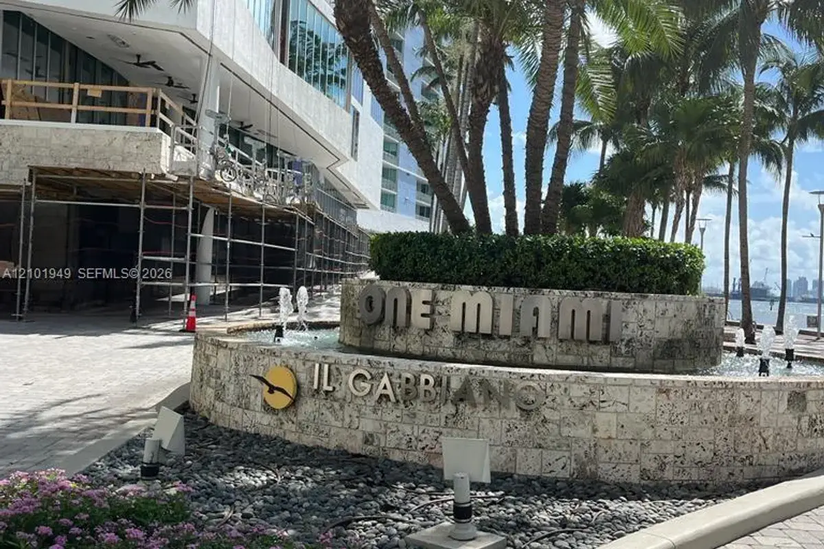 335 S Biscayne Blvd #3500, Miami: photo 1 of 24