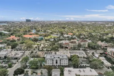 1212 SE 2nd Ct #301, Fort Lauderdale: photo 1 of 32