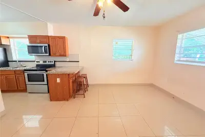 326 NE 6th St #3, Hallandale Beach: photo 1 of 13