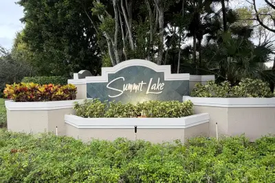 804 Summit Lake Dr, West Palm Beach: photo 1 of 23
