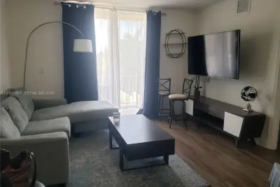 816 NW 11th St #407, Miami: photo 1 of 15