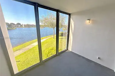 210 Lake Pointe Dr, Oakland Park: photo 1 of 17
