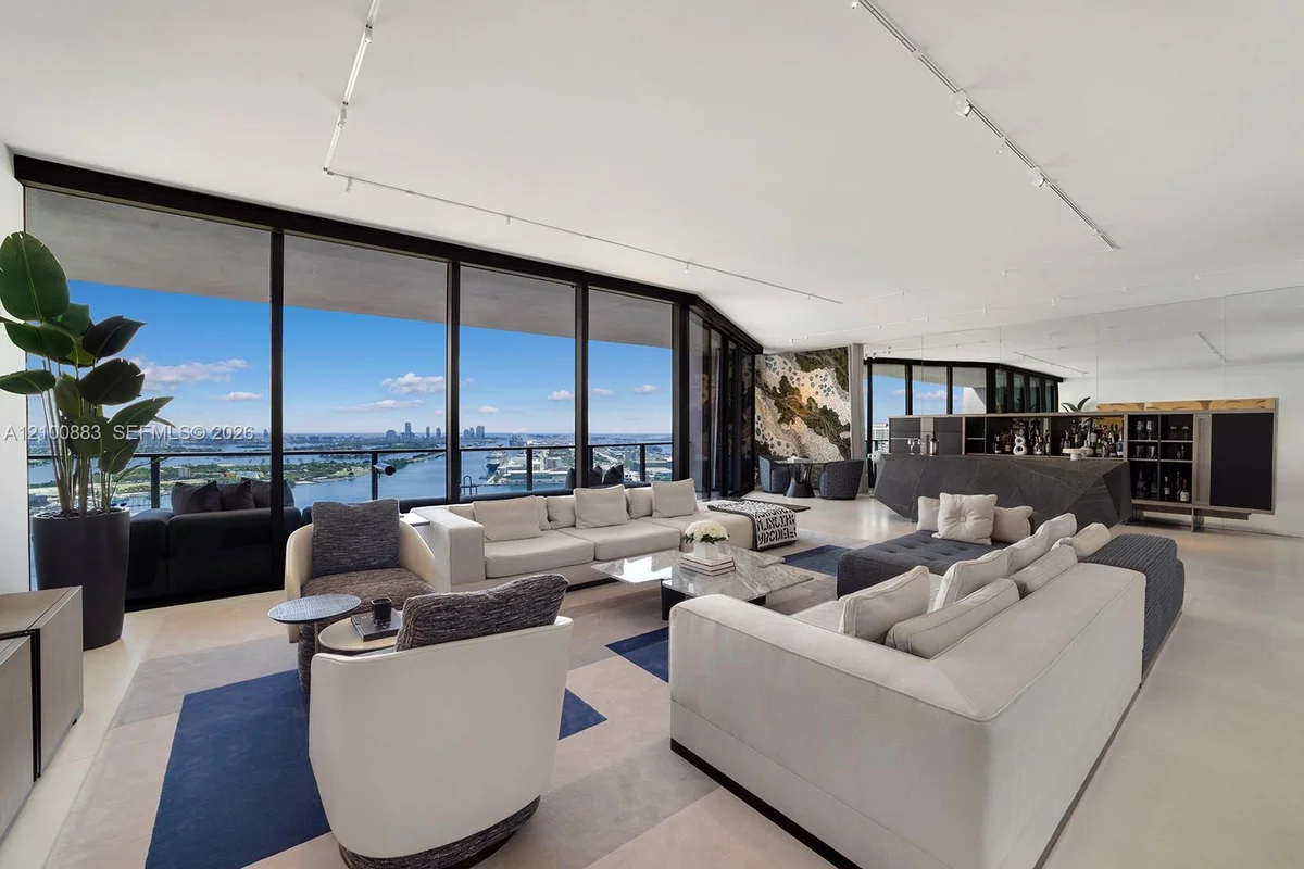 1000 Biscayne Blvd #3302, Miami: photo 1 of 32