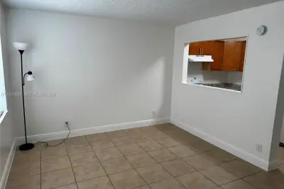 241 SE 9th Ave #203, Pompano Beach: photo 1 of 14