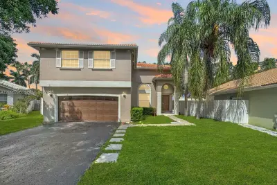 1015 NW 125th Ter, Sunrise: photo 1 of 40