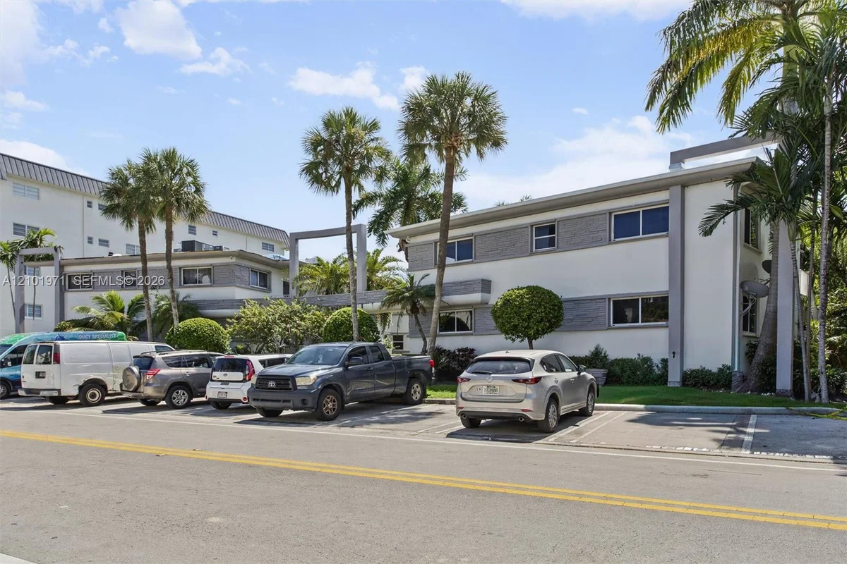 1150 99th St #25, Bay Harbor Islands: photo 1 of 37