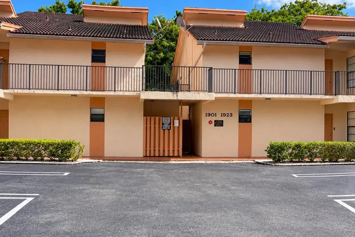 1911 NW 94th Ave #101A, Coral Springs: photo 1 of 9