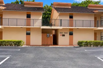 1911 NW 94th Ave #101A, Coral Springs: photo 1 of 9