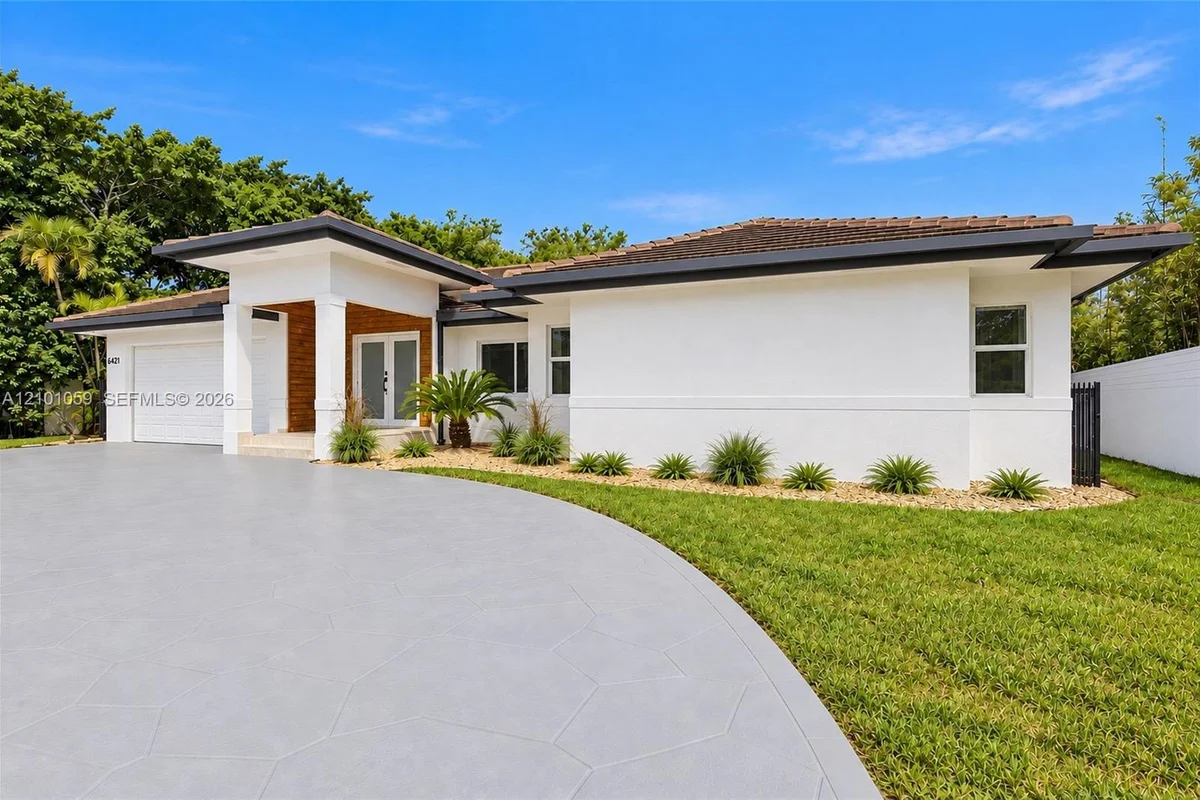 6421 Miller Dr, South Miami: photo 1 of 26