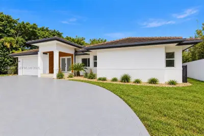 6421 Miller Dr, South Miami: photo 1 of 26