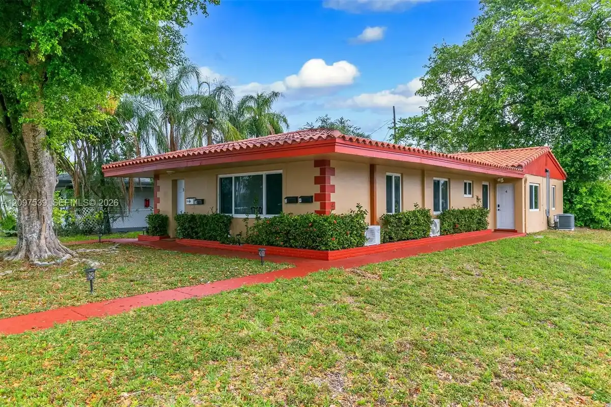 17001 NE 20th Ave #4, North Miami Beach: photo 1 of 11