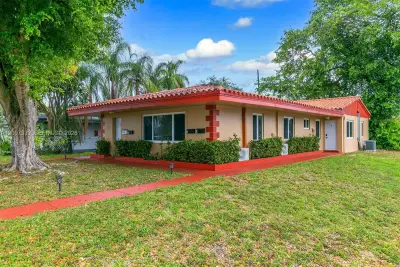 17001 NE 20th Ave #4, North Miami Beach: photo 1 of 11