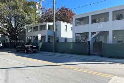 140 NW 13th St #148, Miami: photo 1 of 15