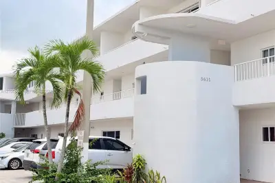 5611 W 25th Ct #14-A, Hialeah: photo 1 of 5