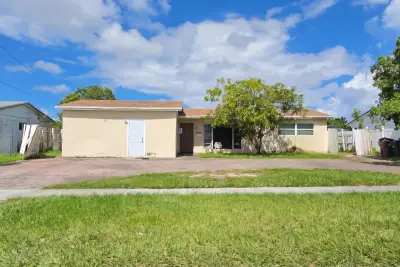 411 NW 39th St, Deerfield Beach: photo 1 of 1