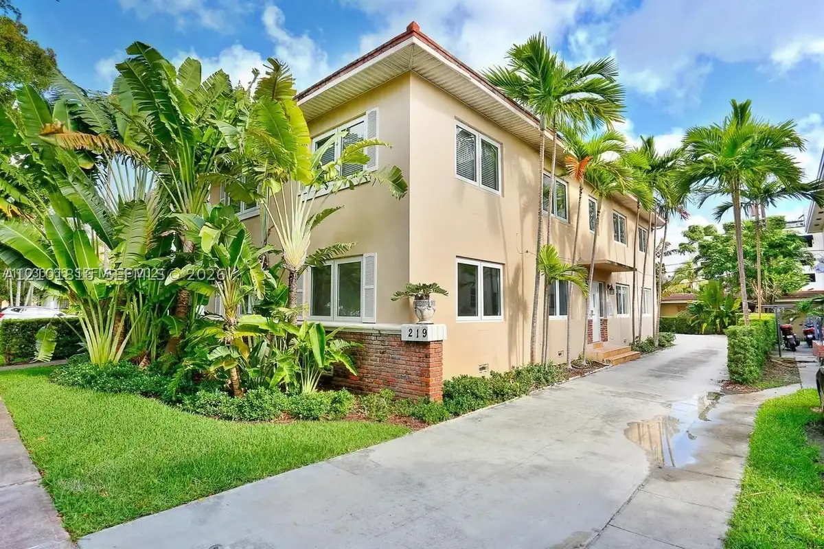 219 Menores Ave #2, Coral Gables: photo 1 of 14