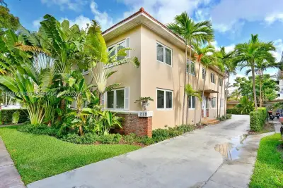 219 Menores Ave #2, Coral Gables: photo 1 of 14