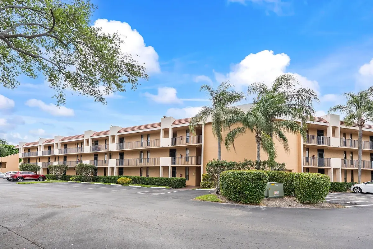 5828 Coral Lake Dr #304, Margate: photo 1 of 46