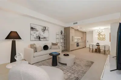 77 SE 5th St #2208, Miami: photo 1 of 20