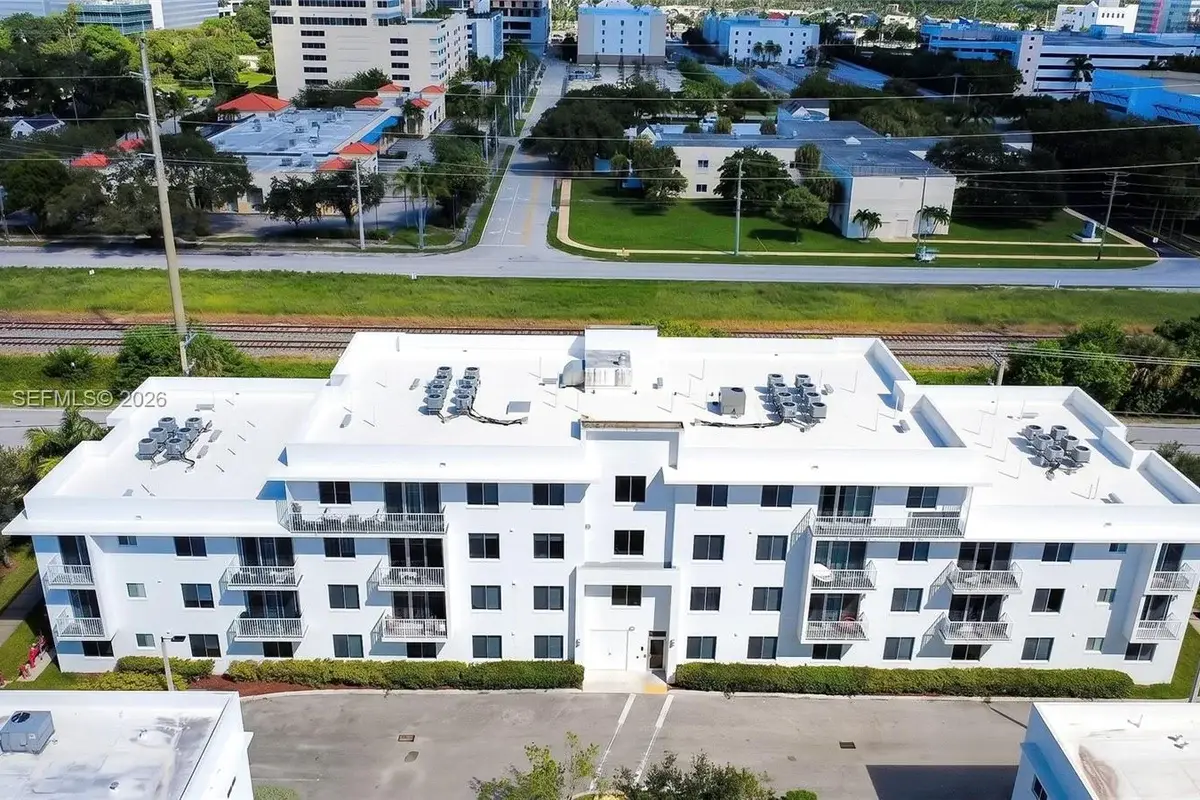 2651 NE 212th Ter #107, Miami: photo 1 of 18