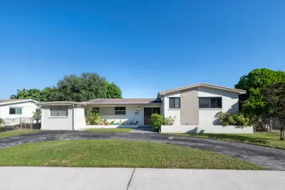 1185 NE 176th St, North Miami Beach: photo 1 of 31