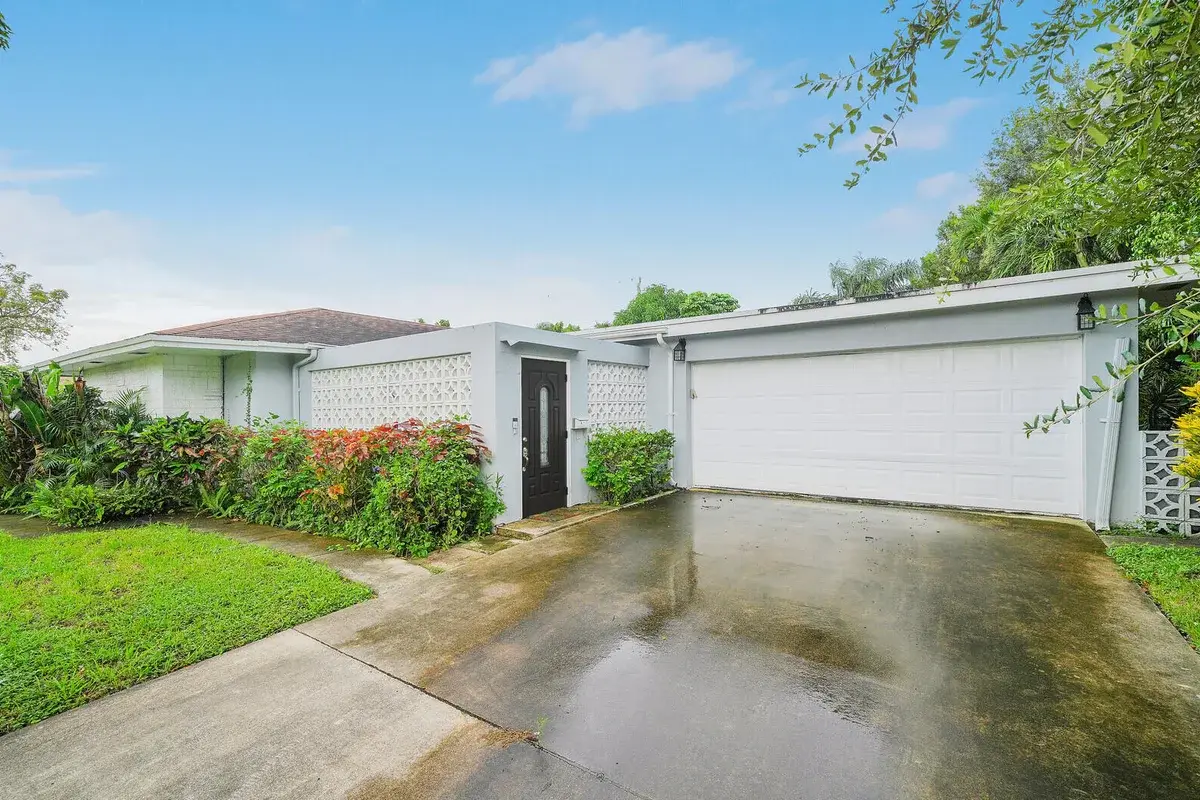 1612 42nd St, West Palm Beach: photo 1 of 33
