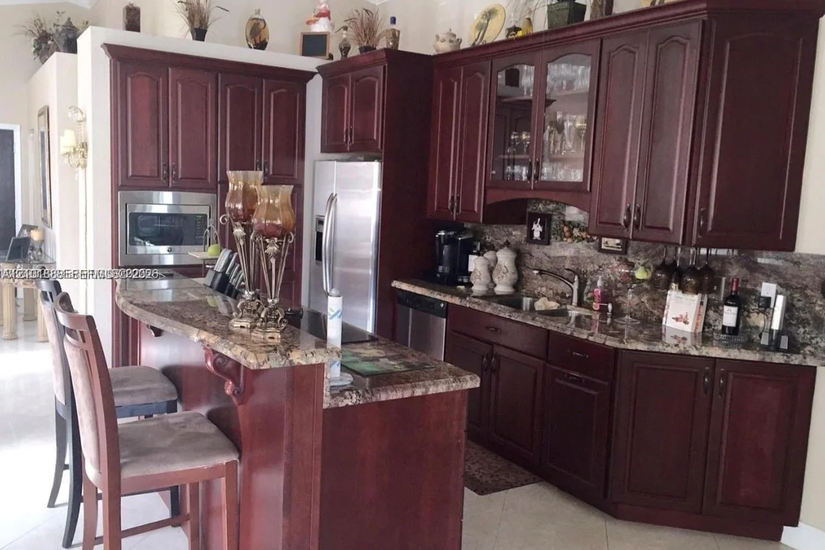 932 Falling Water Rd, Weston: photo 1 of 20