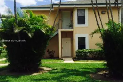 8797 NW 39th St, Sunrise: photo 1 of 18