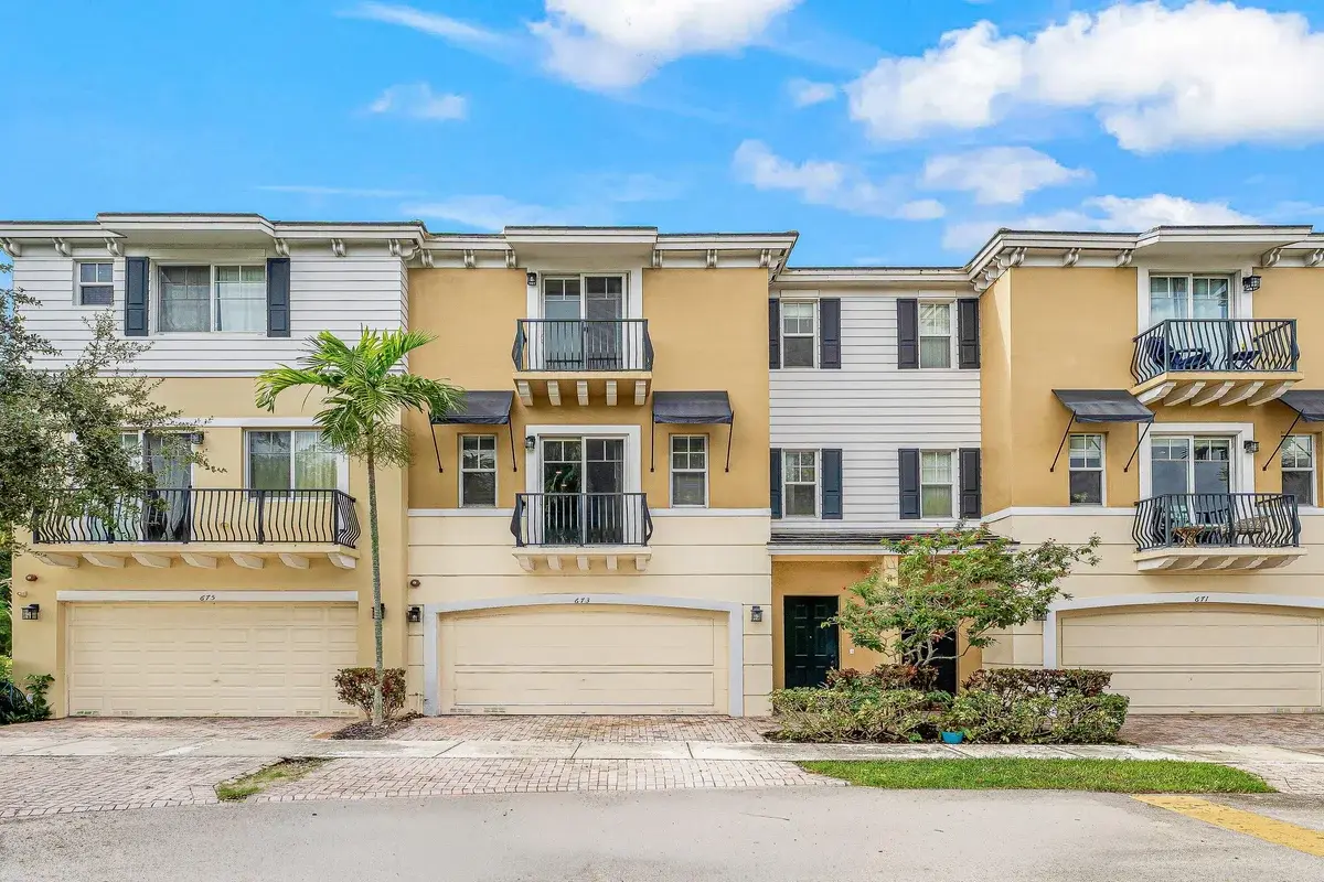 673 NW 38th Cir, Boca Raton: photo 1 of 34