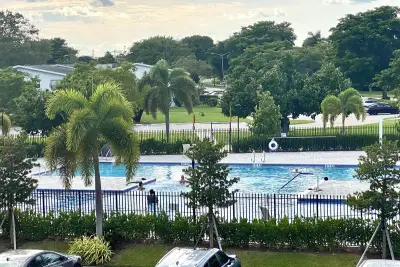 27 Richmond D Crescent, Deerfield Beach: photo 1 of 67