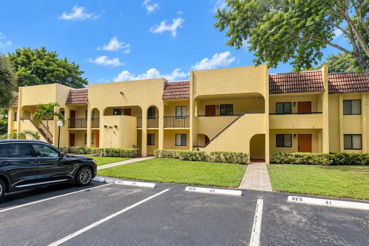918 SW 9th St Cir #201, Boca Raton: photo 1 of 20