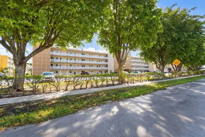 1025 SE 2nd Ave #301, Dania Beach: photo 1 of 3