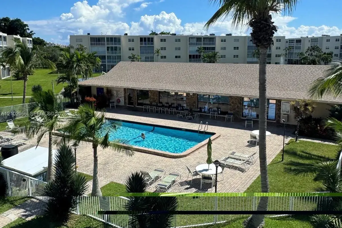 1025 SE 2nd Ave #301, Dania Beach: photo 1 of 3