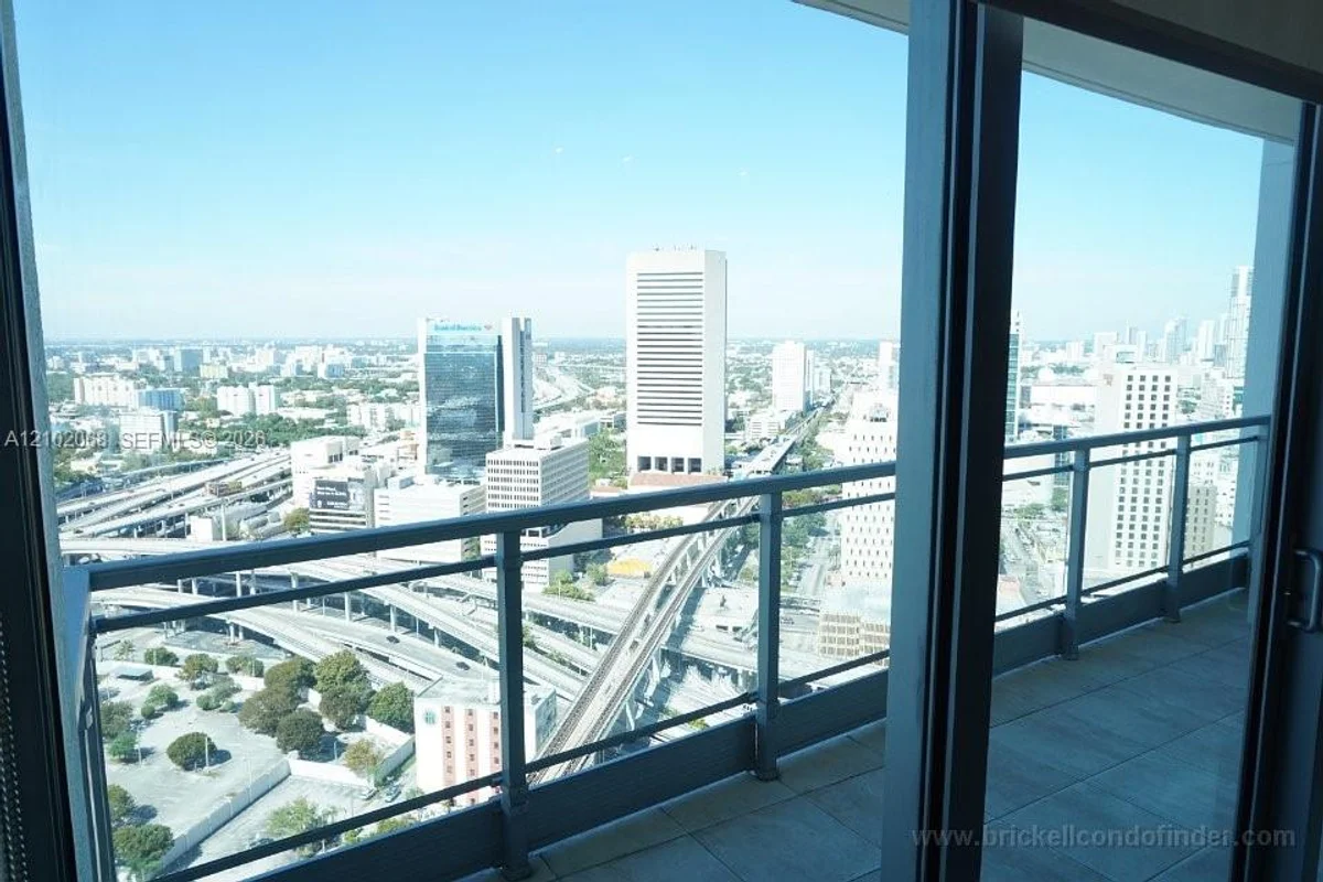 90 SW 3rd St #3505, Miami: photo 1 of 56