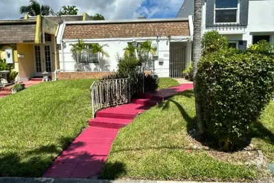 1755 NE 142nd St, North Miami: photo 1 of 31