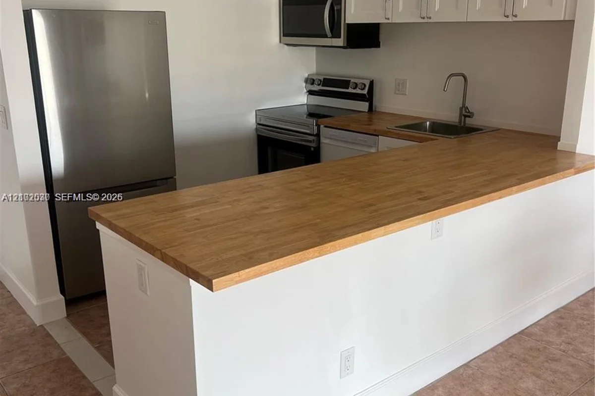 1455 N Treasure Dr #5B, North Bay Village: photo 1 of 24