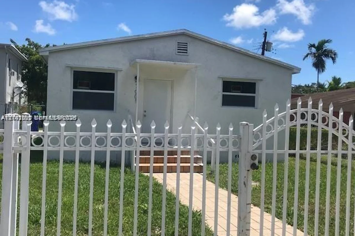 7001 NW 4th Ct, Miami: photo 1 of 8