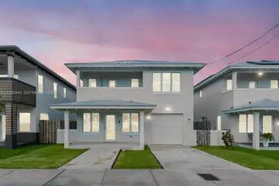 17970 SW 105th Ave, Miami: photo 1 of 55