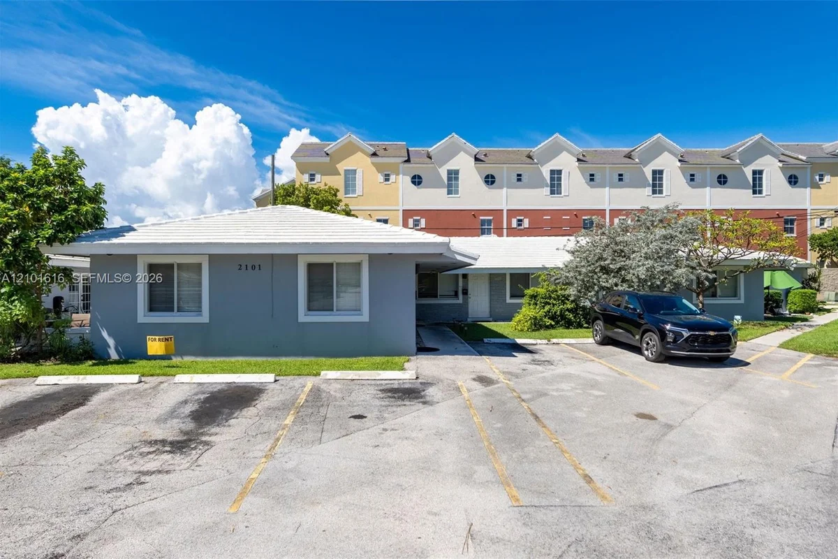 2101 NE 41st St #B, Lighthouse Point: photo 1 of 14