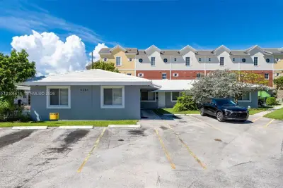 2101 NE 41st St #B, Lighthouse Point: photo 1 of 14